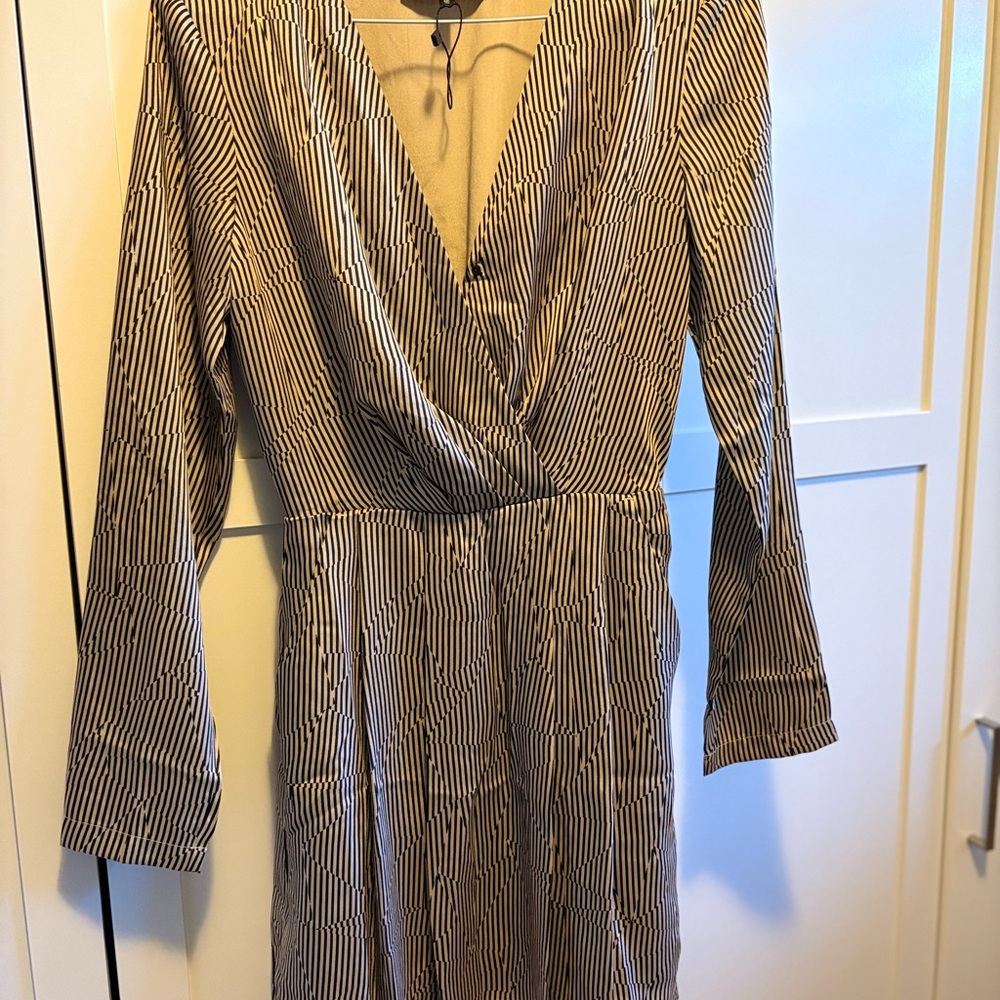 Dynamite Black and White Long Sleeve Dress